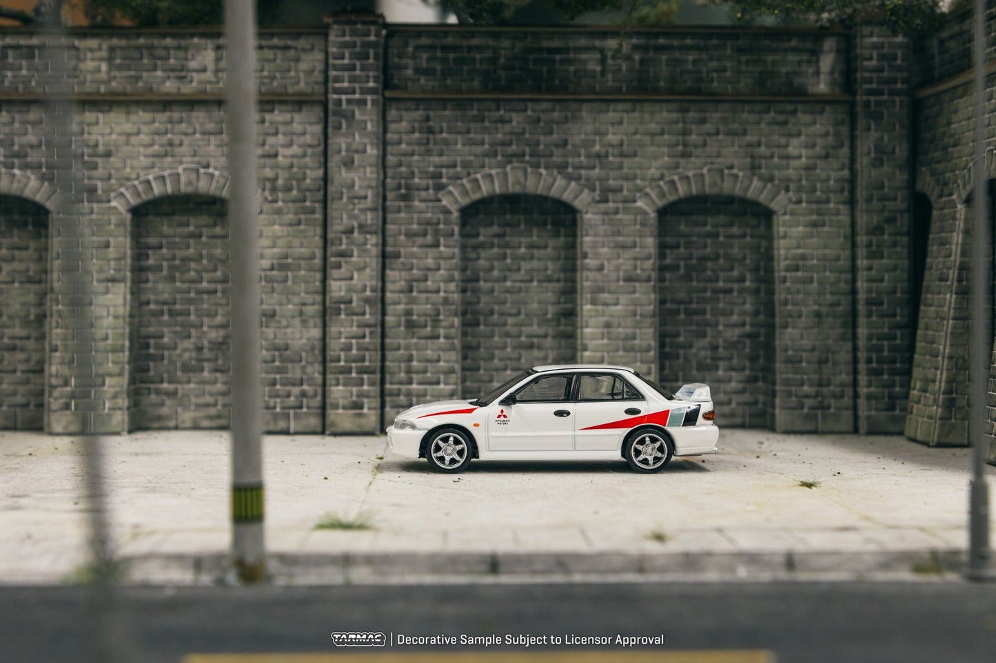 Tarmac Works 1/64 Mitsubishi Lancer GSR Evolution III in White