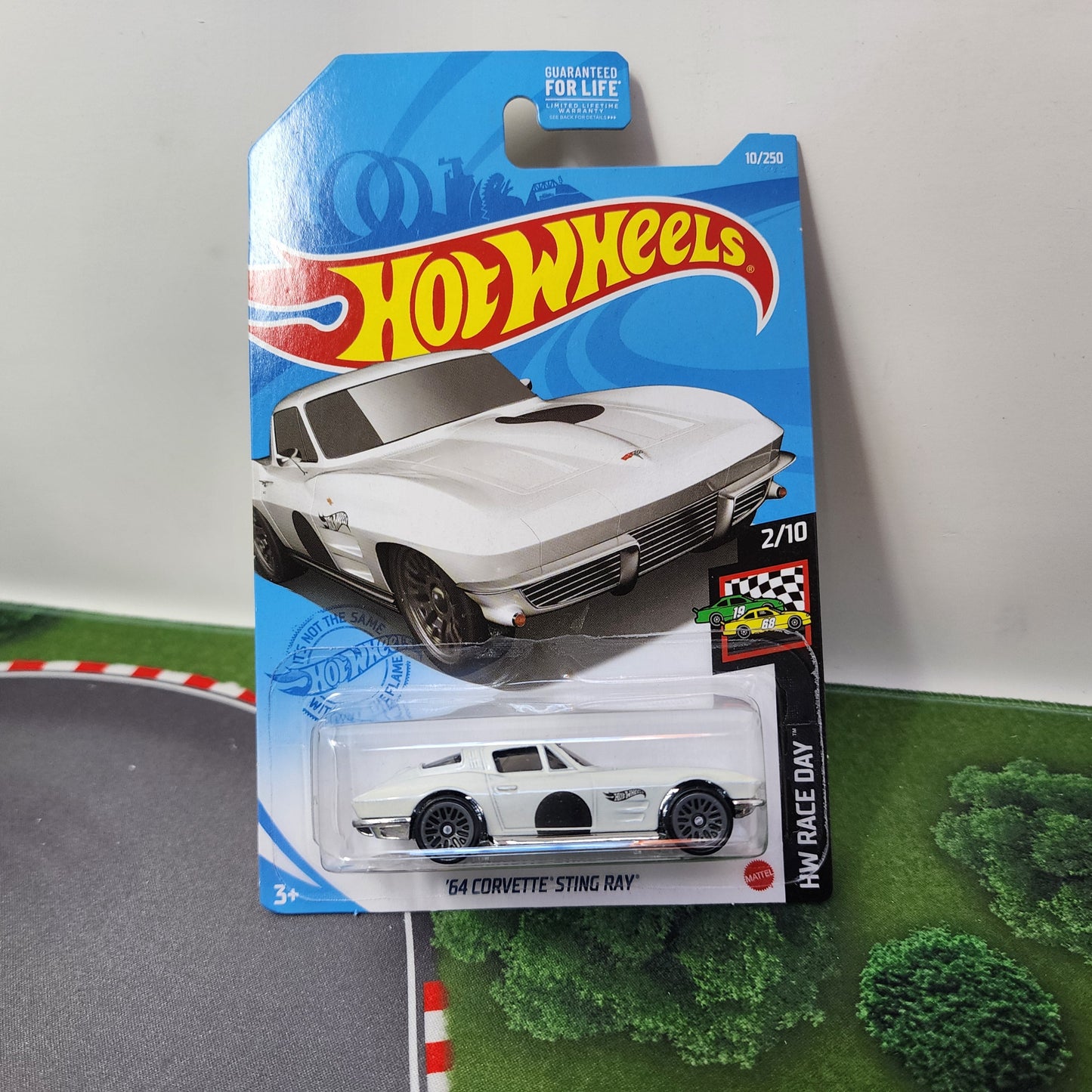 64 Corvette Sting Ray #10 * White * Hot Wheels 2021