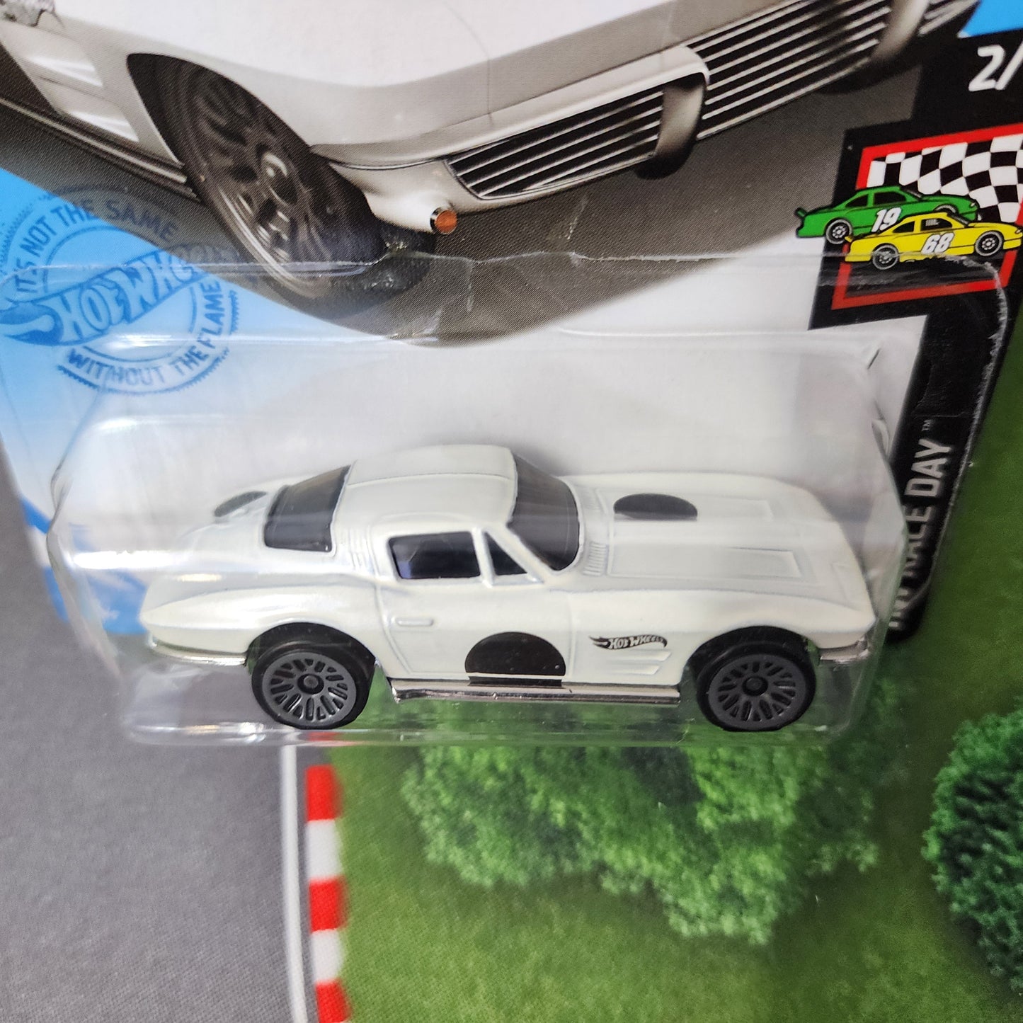 64 Corvette Sting Ray #10 * White * Hot Wheels 2021