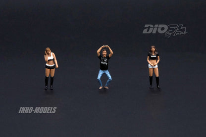 INNO Models 1:64 Liberty Walk Auto Salon Diorama Set with 1/64 Porsche 997 LBWK Chrome Finish and Figures