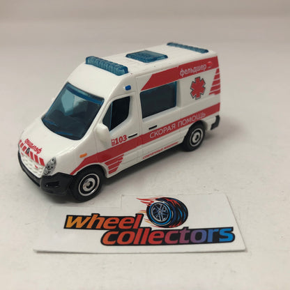 Renault Master Ambulance * White / Red * Matchbox Global Series Loose 1:64 Scale