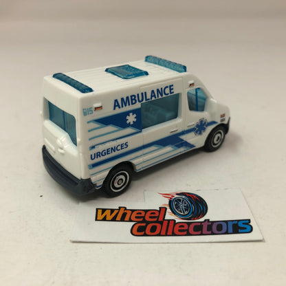 Renault Master Ambulance * White / Blue * Matchbox Global Series Loose 1:64 Scale