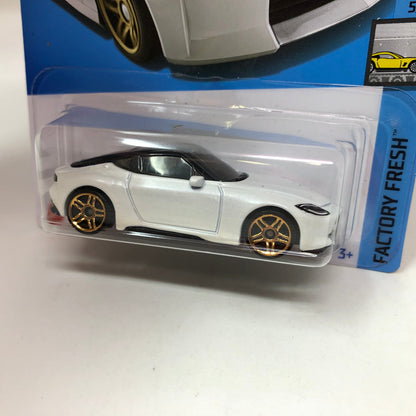 Nissan Z Proto #124 * White * 2022 Hot Wheels Basic
