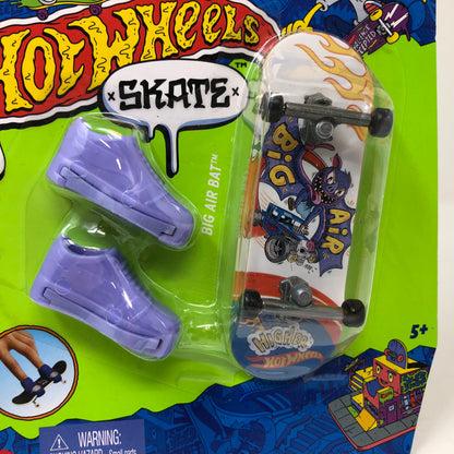 2023 Hot Wheels Skate Boards Tony Hawk * Big air Bat & Shoes