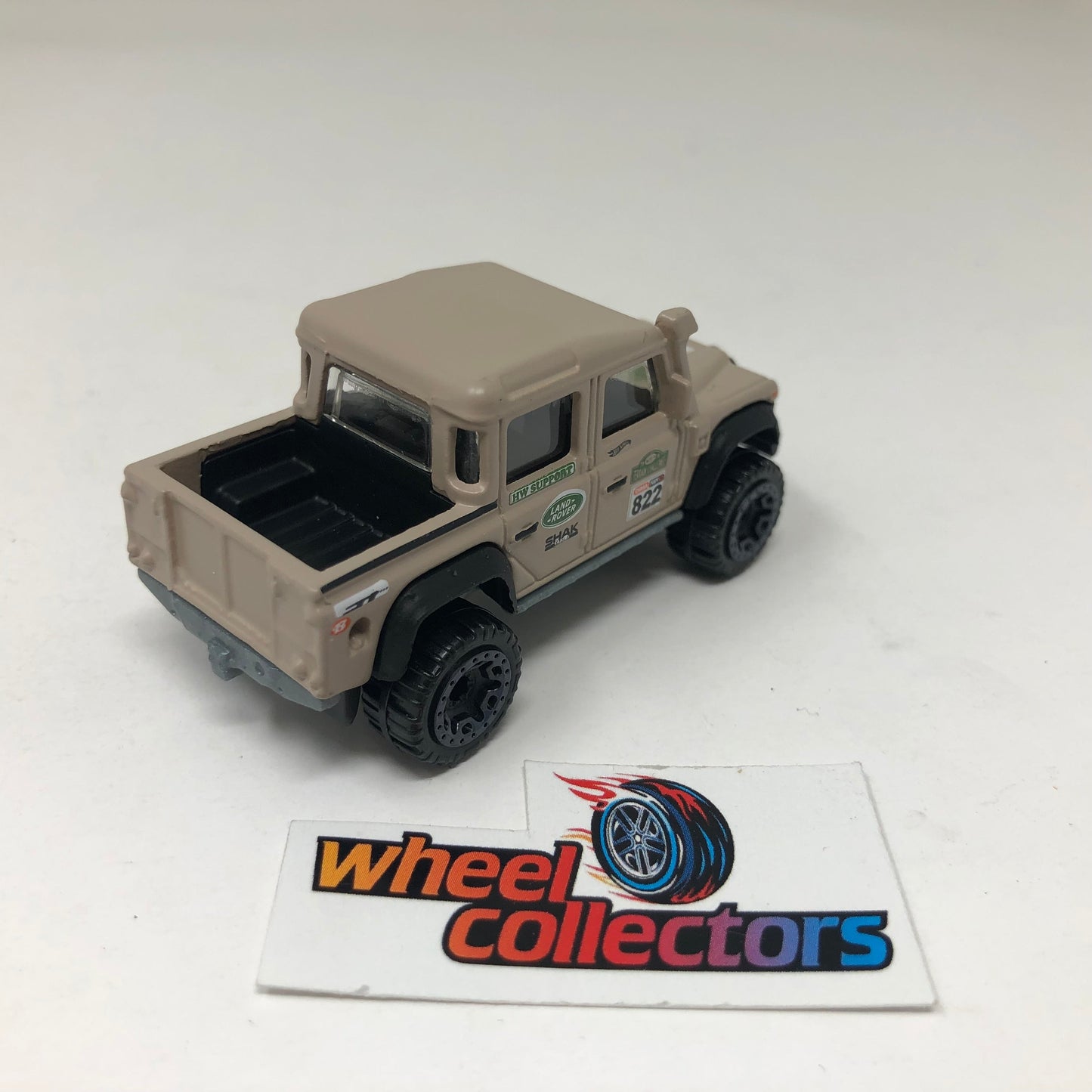 15 Land Rover Defender Double Cab * Tan * Hot Wheels Loose 1:64 Scale