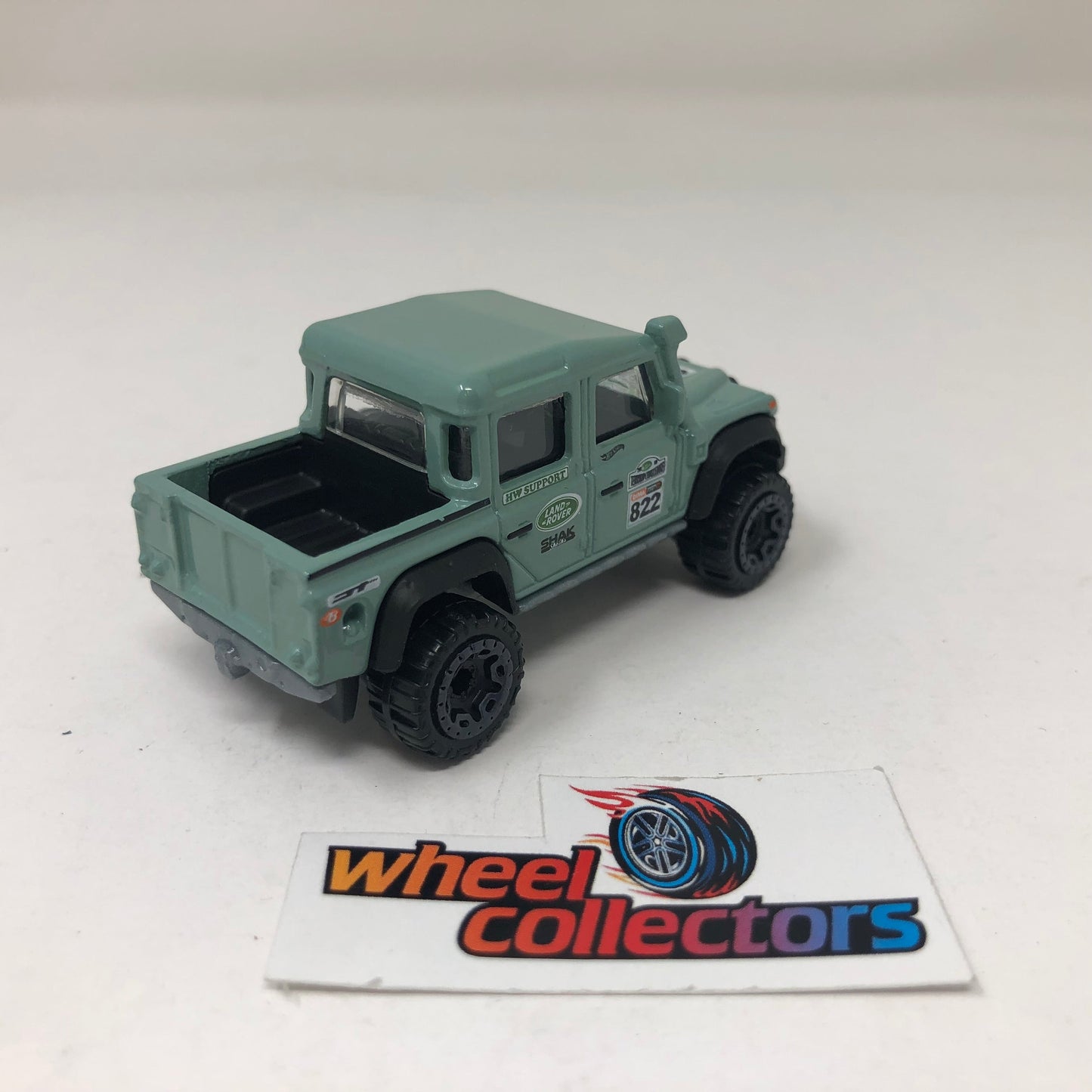 15 Land Rover Defender Double Cab * Green * Hot Wheels Loose 1:64 Scale